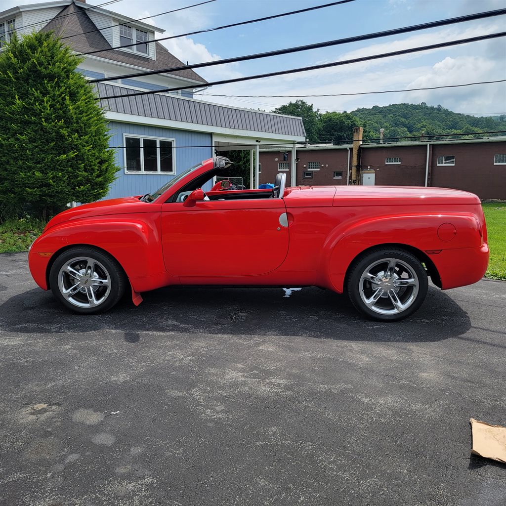 2005 Chevrolet SSR - Photo 12