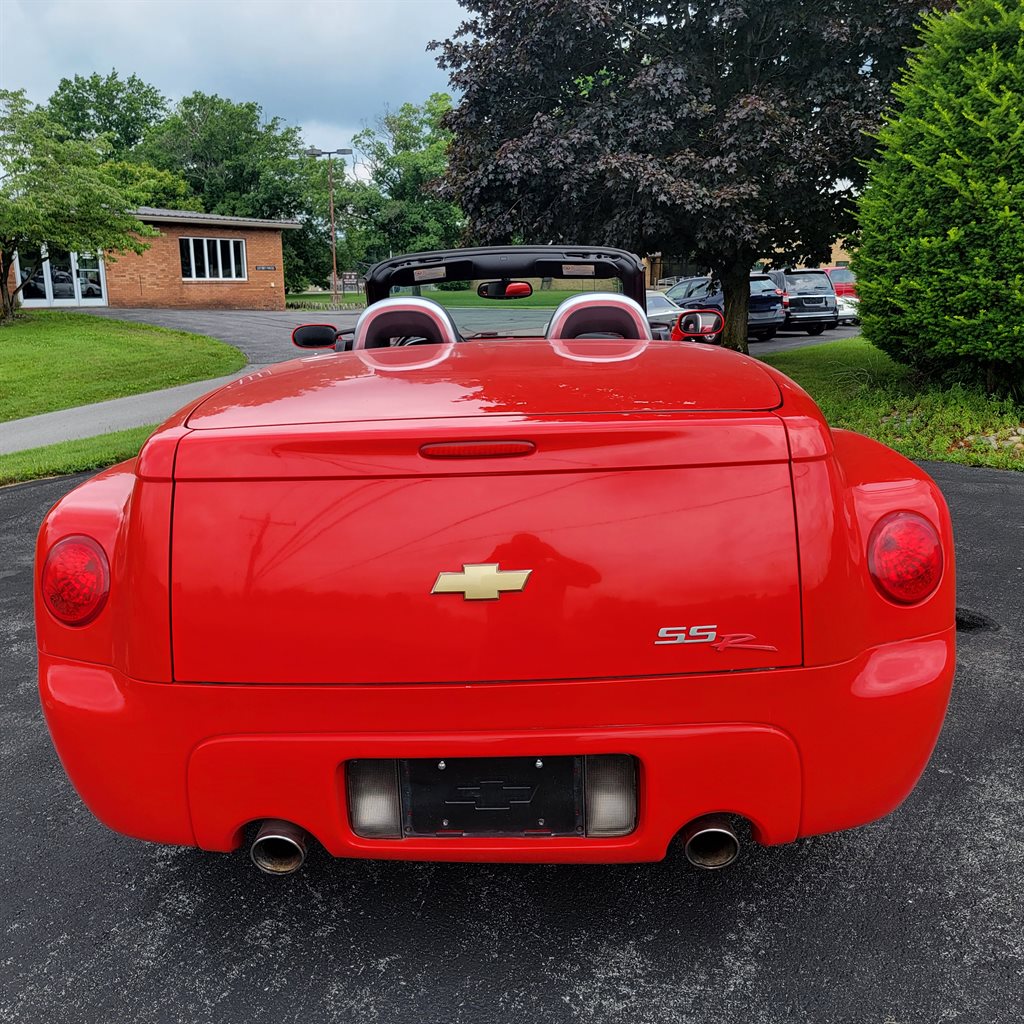 2005 Chevrolet SSR - Photo 17