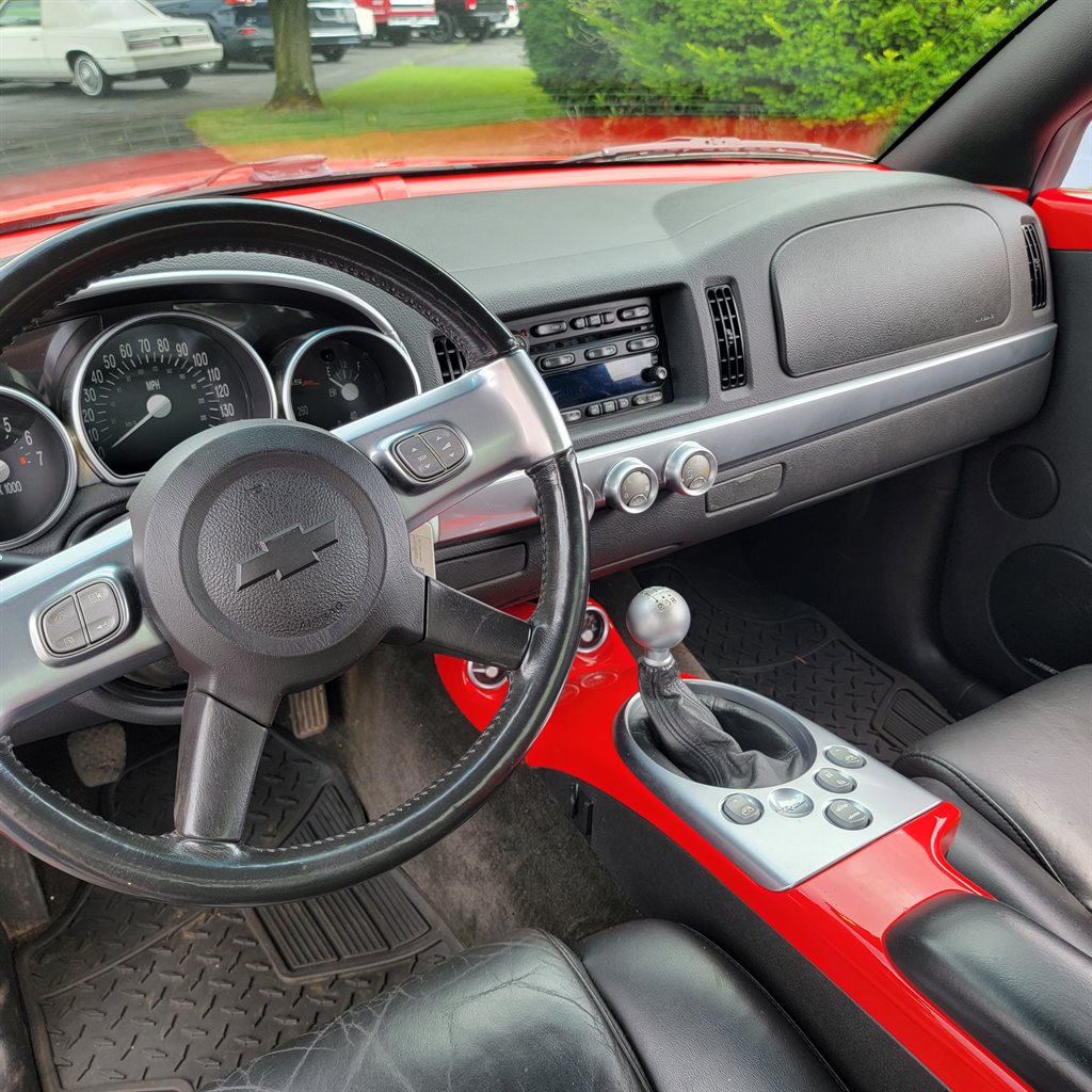 2005 Chevrolet SSR - Photo 11