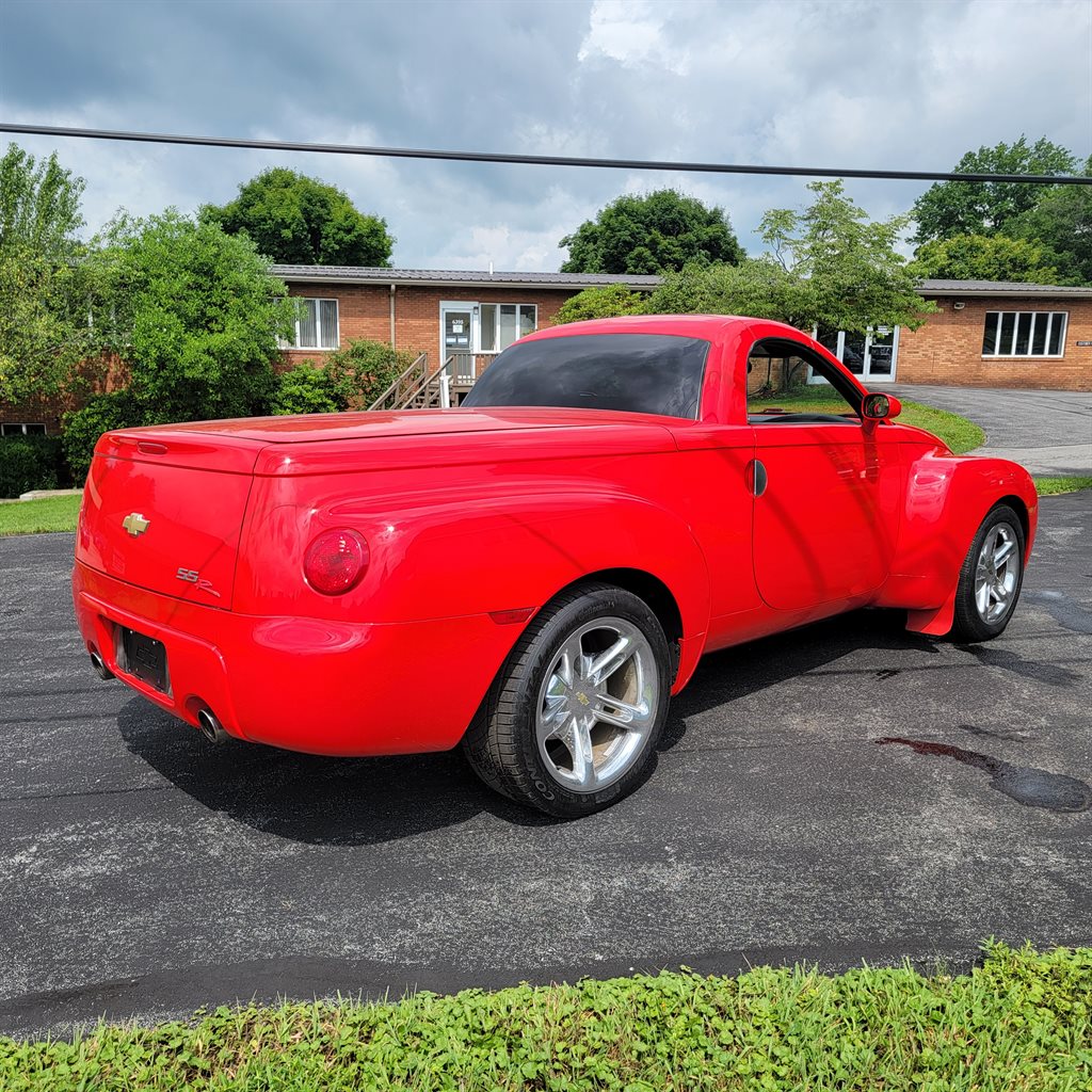2005 Chevrolet SSR - Photo 6